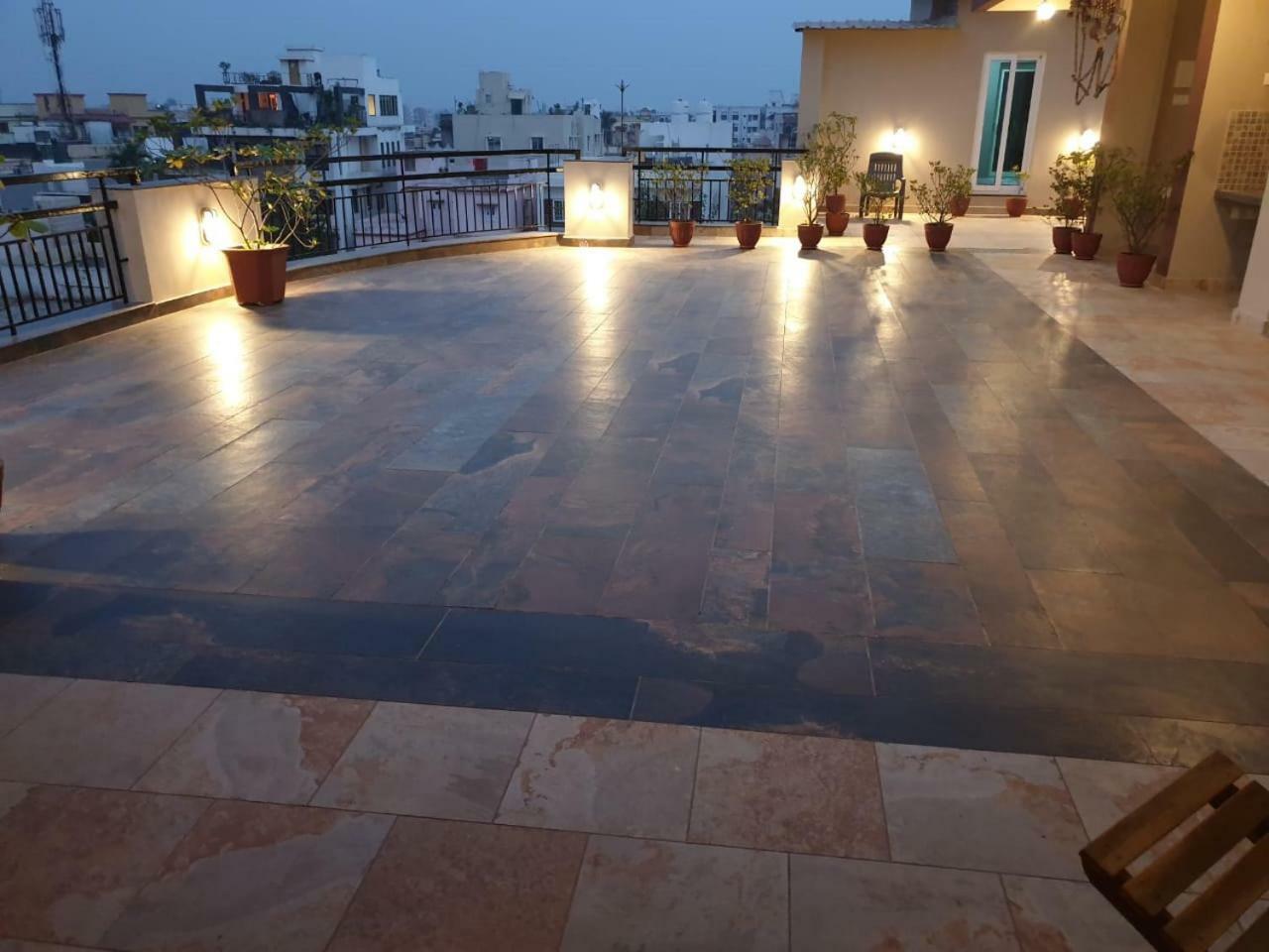The Rooftop Cabana, A Homestay 부바네스 외부 사진