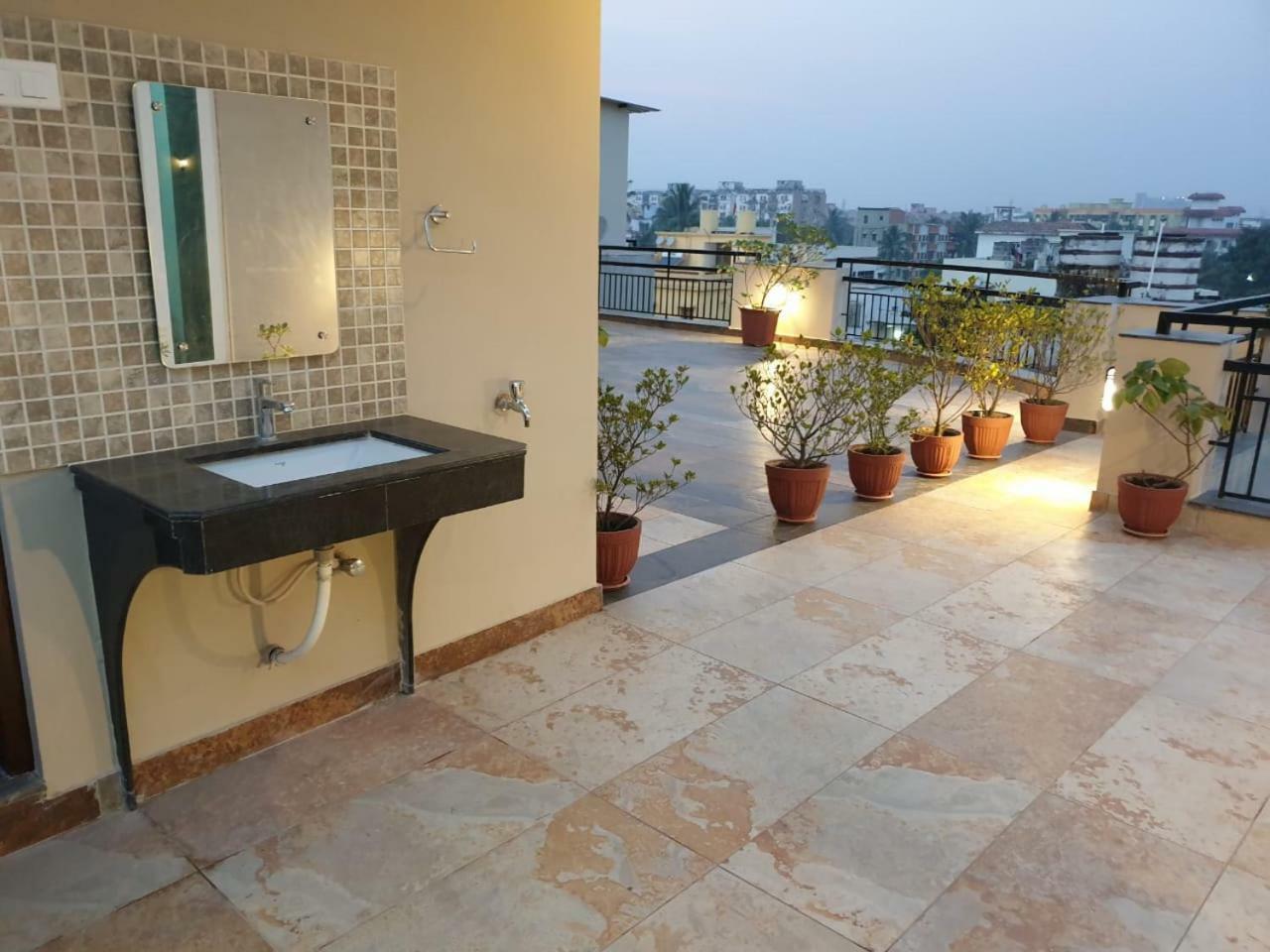 The Rooftop Cabana, A Homestay 부바네스 외부 사진